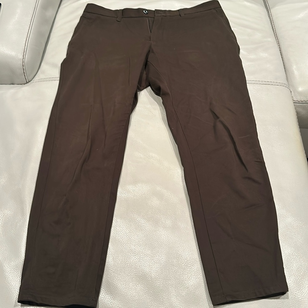 Zara man’s chino in olive brown size 32. Made in Turkey.